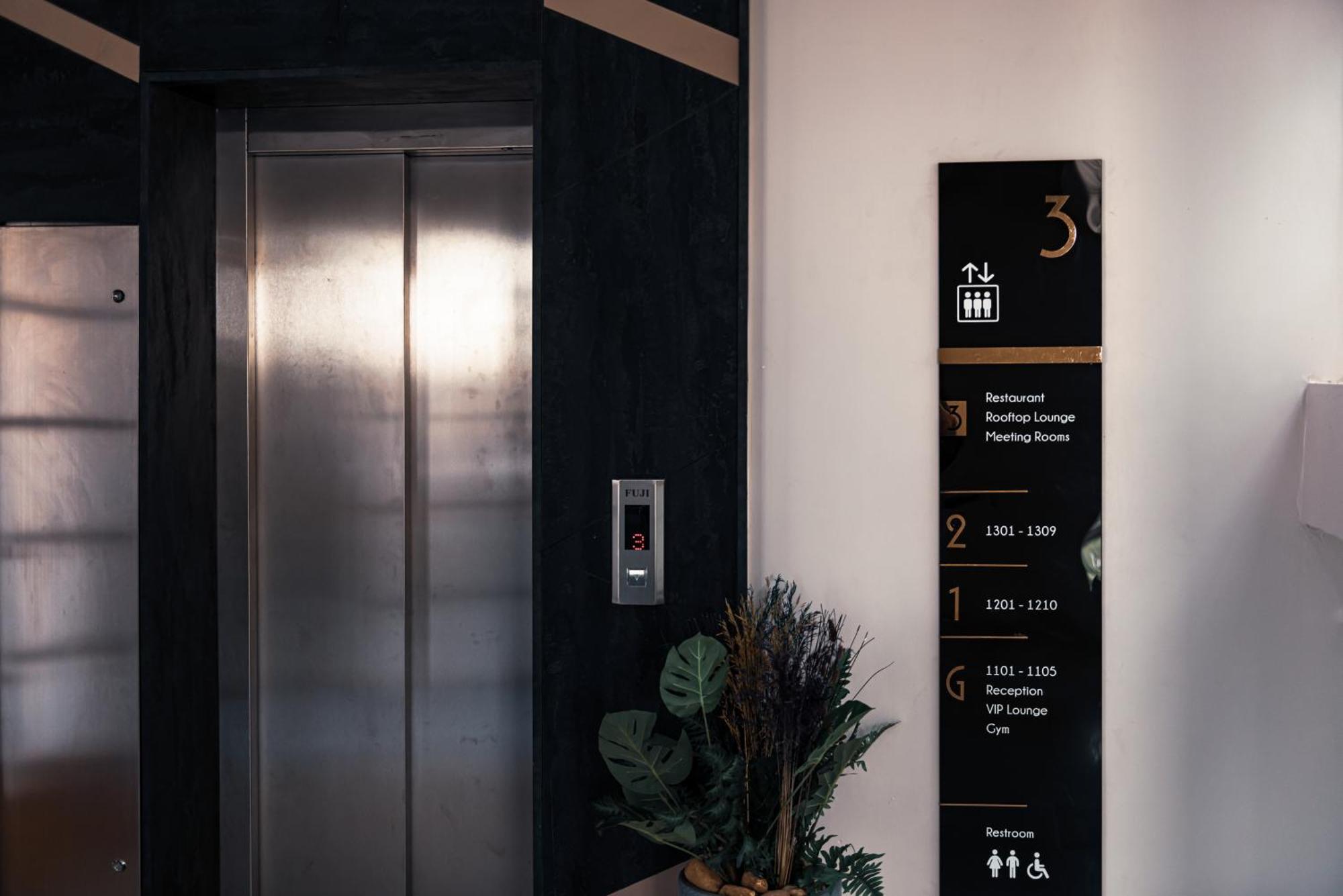 Wali'S Suites Abuja Eksteriør billede